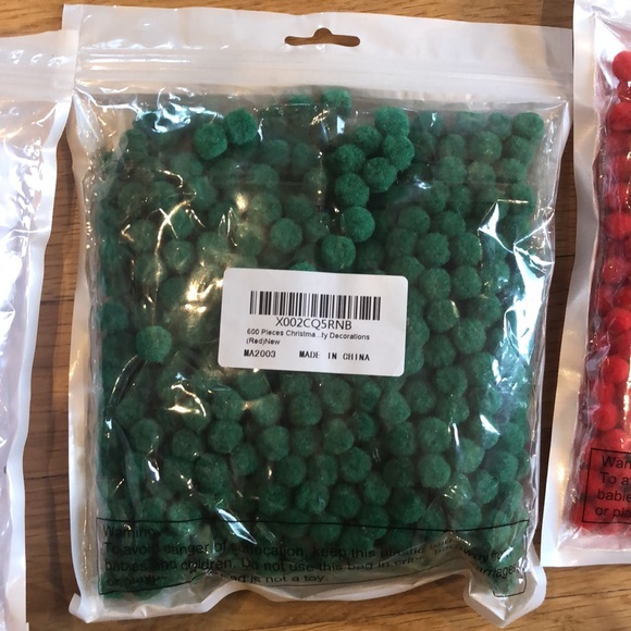 Mini Pom poms - Picture 2 of 3